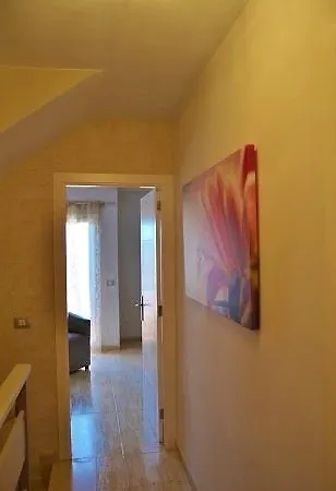 Lägenhet Spacious With 4 Bedrooms